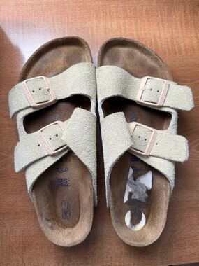Birkenstock Arizona Sandal Cream / Khaki Suede (Women’s EU 38 / US 8)